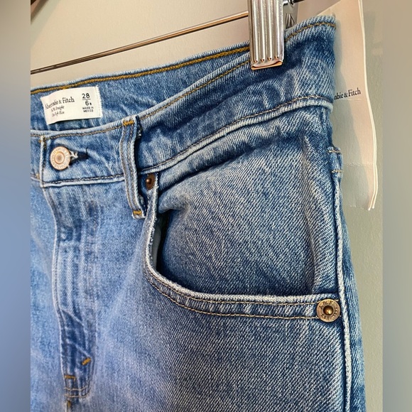 NWT Abercrombie and Fitch Ultra High Rise 90s Straight Jean Size 28 - Picture 10 of 15
